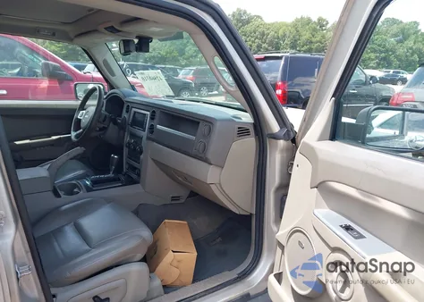 2008 Jeep Commander Sport z USA, uszkodzony, nr VIN 1J8HH48K48C117074